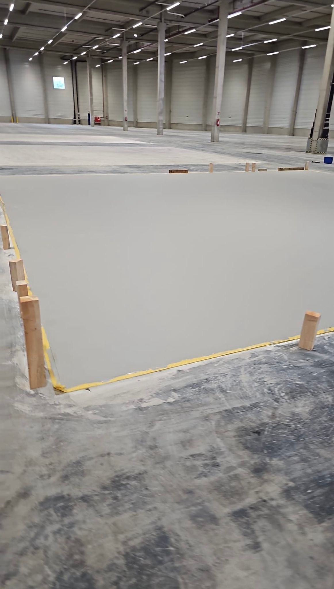 Hallenboden Beschichtung – Vorher